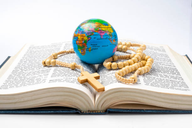 1. Conduis tous les hommes à la Source…