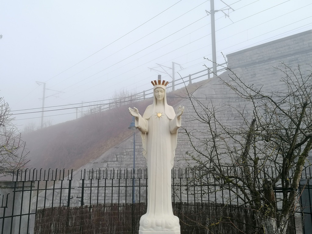 1. Lumière dans la pénombre…